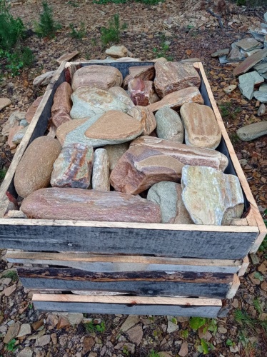 Златолит жёлтый, жёлто-зелёный глыбки и валуны для ланшафтного дизайна купить в Санкт-Петербурге