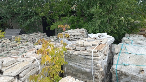 Плитняк галтованный гранитный для ландшафтного дизайна купить в Санкт-Петербурге