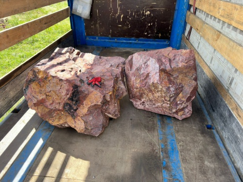 Ландшафтные глыбы красно-фиолетовые 200-1000 килограмм купить в Санкт-Петербурге