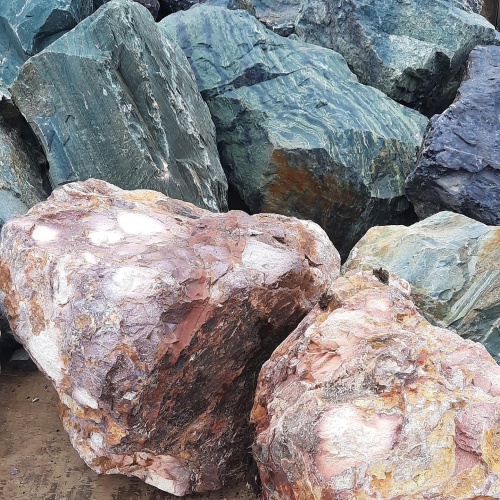 Ландшафтные глыбы красно-фиолетовые 200-1000 килограмм купить в Санкт-Петербурге