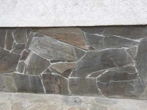 Плитняк златолит Уральский для цоколя, отмостки купить в Санкт-Петербурге