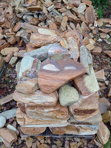 Златолит жёлтый, жёлто-зелёный глыбки и валуны для ланшафтного дизайна купить в Санкт-Петербурге