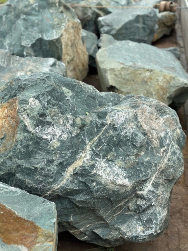 Камни для ландшафтного дизайна зелёные 10-60 килограмм купить в Санкт-Петербурге