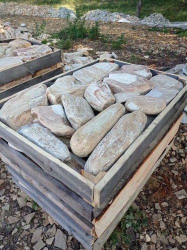 Златолит жёлтый, жёлто-зелёный глыбки и валуны для ланшафтного дизайна купить в Санкт-Петербурге