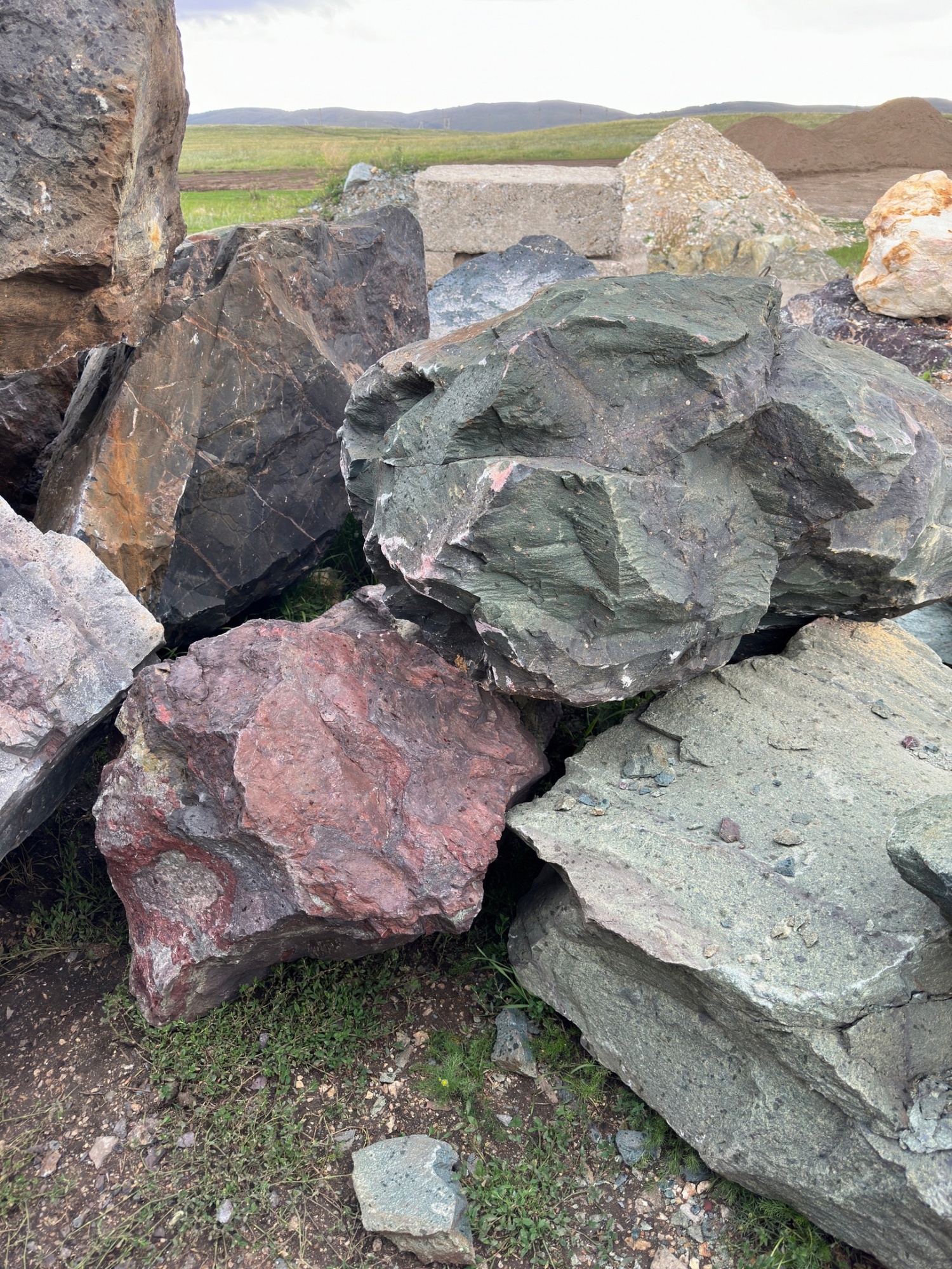 Камни для ландшафтного дизайна зелёные 10-60 килограмм купить в Санкт-Петербурге