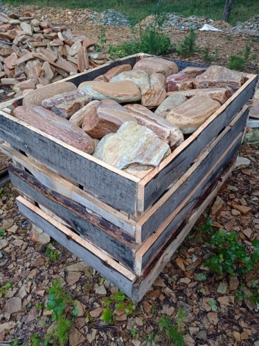 Златолит жёлтый, жёлто-зелёный глыбки и валуны для ланшафтного дизайна купить в Санкт-Петербурге