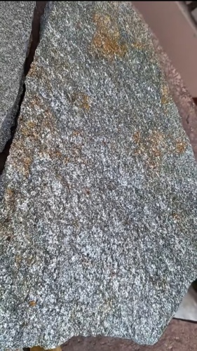 Плитняк златолит серебристый для цоколя, отмостки купить в Санкт-Петербурге