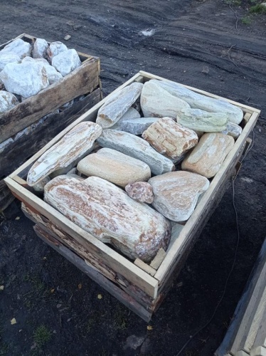 Златолит жёлтый, жёлто-зелёный глыбки и валуны для ланшафтного дизайна купить в Санкт-Петербурге