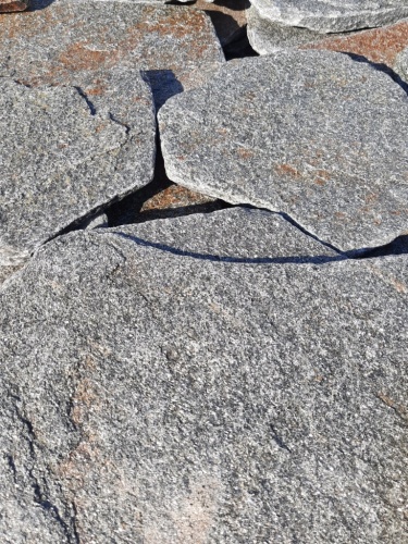 Златолит серебристый галтованный для лестниц купить в Санкт-Петербурге