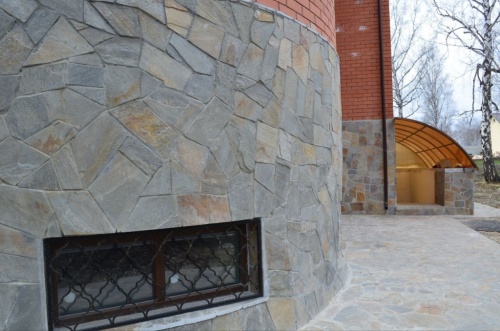 Плитняк златолит Уральский для цоколя, отмостки купить в Санкт-Петербурге